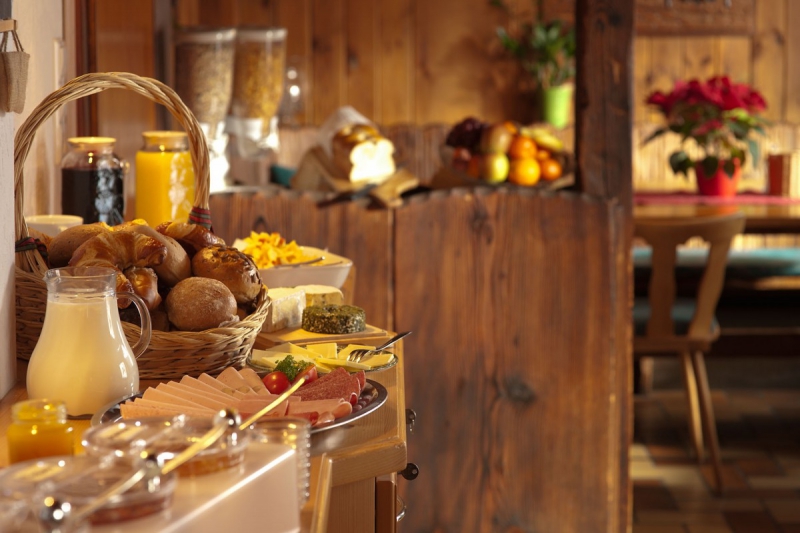 brasserie-CARQUEIRANNE-min_breakfast_buffet_food_restaurant_meal_hotel_plate_fresh-718745