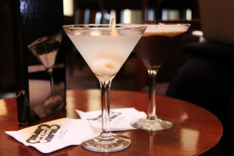 brasserie-CARQUEIRANNE-min_martini_bar_lychee_chocolate_alcohol_liquor_happy_hour_happy-910161